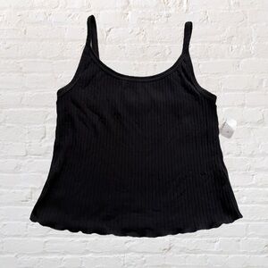 💕 🛍🏙3️⃣ for $1️⃣5️⃣ 🆕 Old Navy lettuce hem ribbed crop black tank top